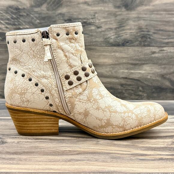 NIB Sofft Allene II 8.5M Western Chic Suede Antique Stud Bootie Boots Natural - Picture 7 of 12